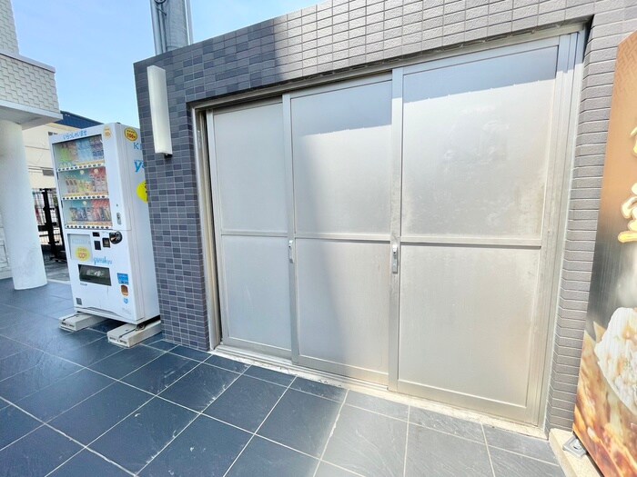 U-ro鶴橋駅前の物件外観写真