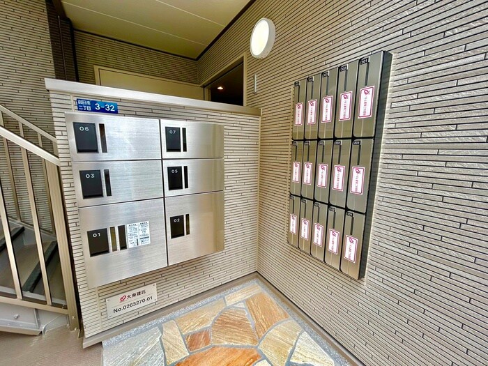 カーサ・オストロの物件外観写真