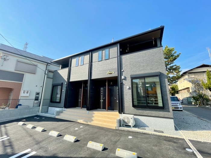 ユニホームⅥの物件外観写真