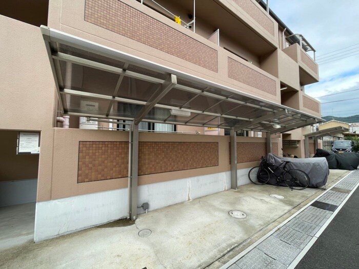 モナムール三室戸の物件外観写真