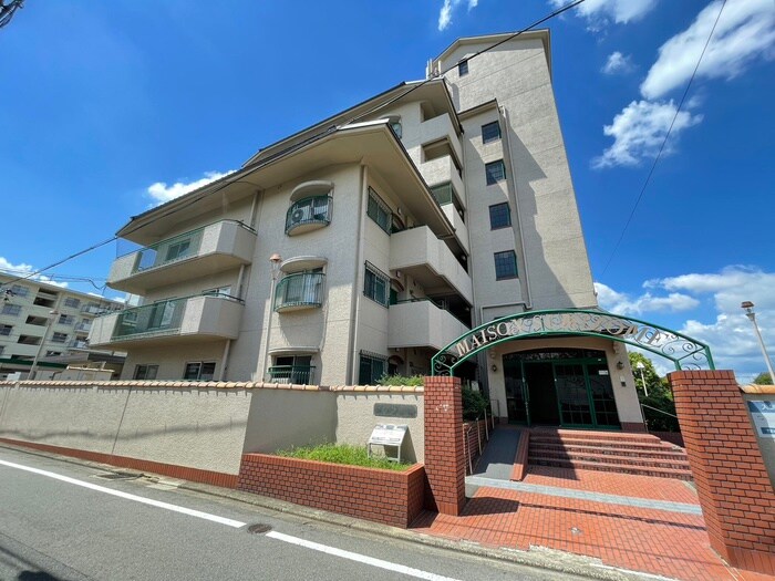 メゾン墨染の物件外観写真