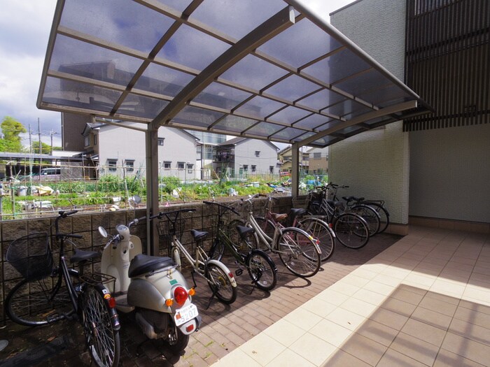 ベルビュー深草の物件外観写真