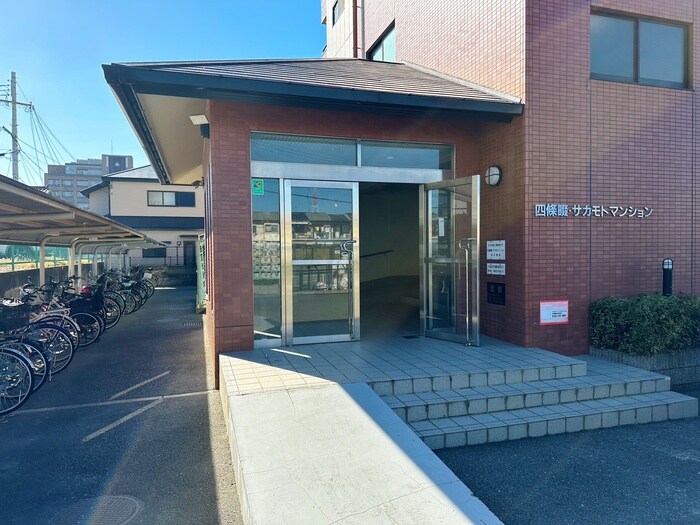 四條畷・サカモトマンションの物件外観写真