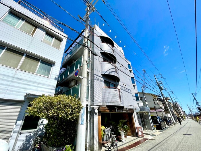 ファミ－ラ甲南の物件外観写真