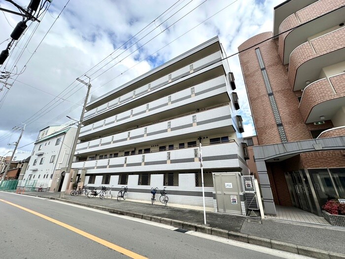 レオ新高の物件外観写真