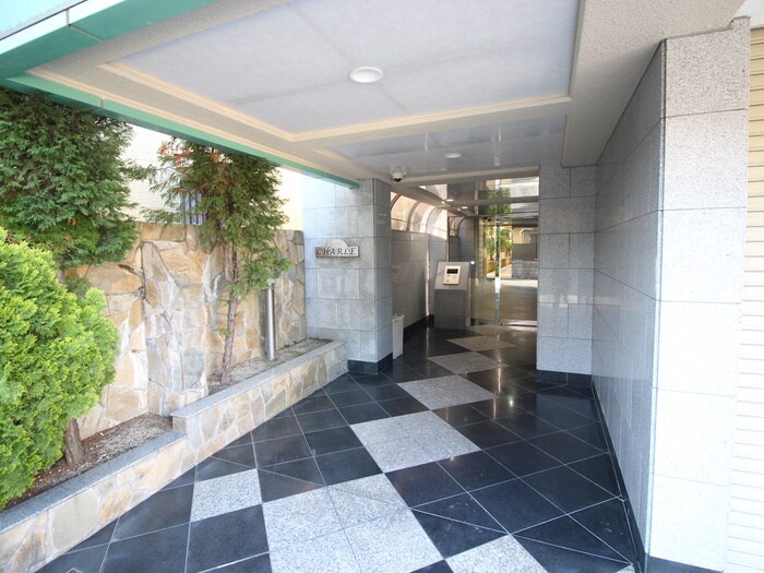 シャルレ服部の物件外観写真