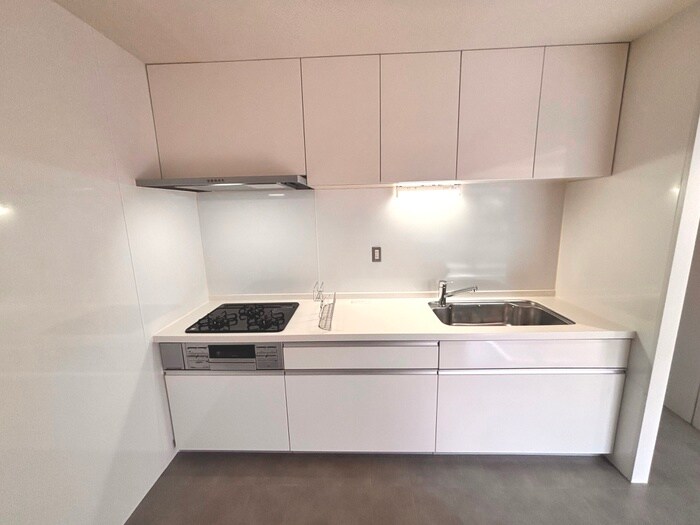 ラジュニ－ル春日丘の物件内観写真