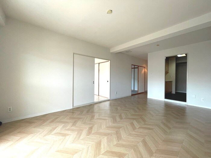 ラジュニ－ル春日丘の物件内観写真