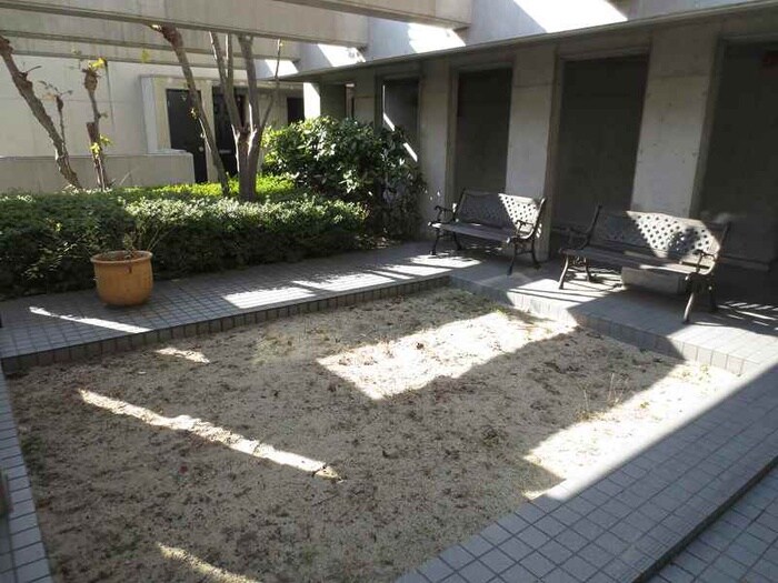 ラジュニ－ル春日丘の物件外観写真