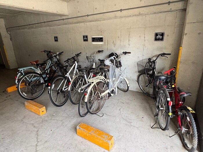 ラジュニ－ル春日丘の物件外観写真