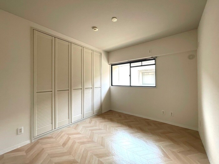 ラジュニ－ル春日丘の物件内観写真