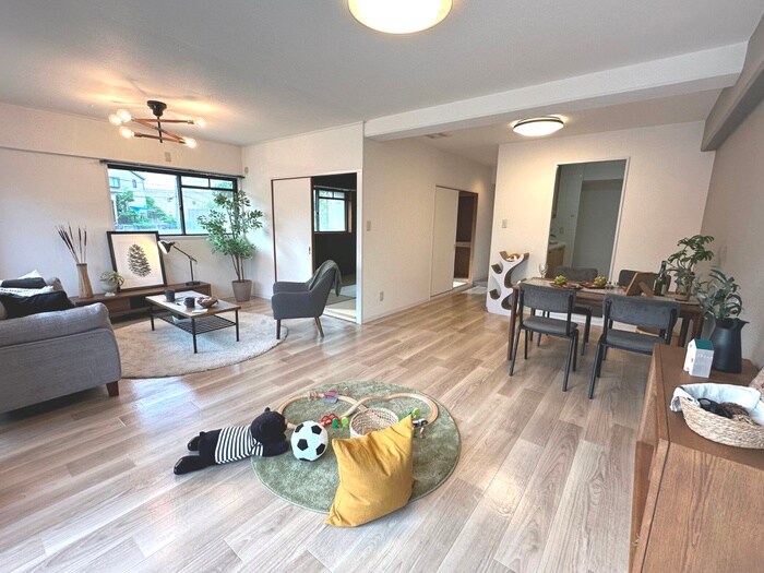 ラジュニ－ル春日丘の物件内観写真