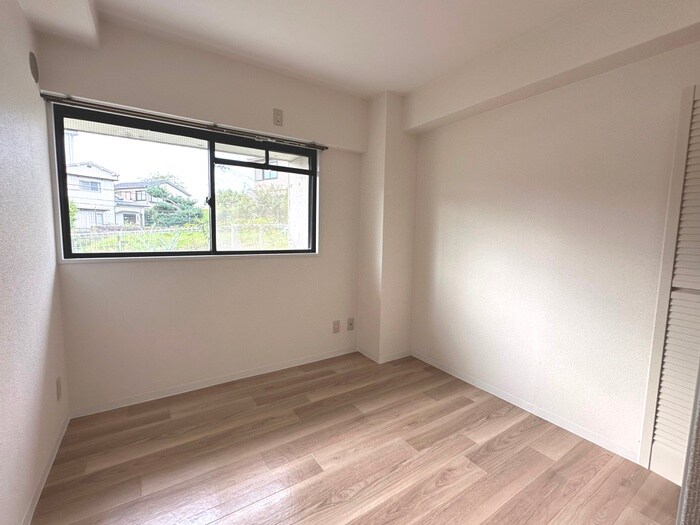 ラジュニ－ル春日丘の物件内観写真