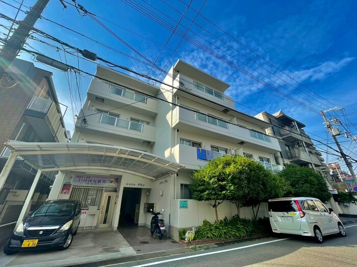 シャトレブランの物件外観写真