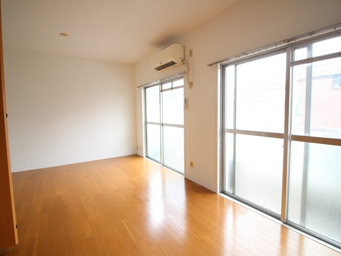 シャトレブランの物件内観写真