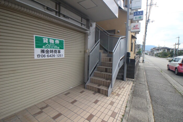 ステップインウエストの物件外観写真