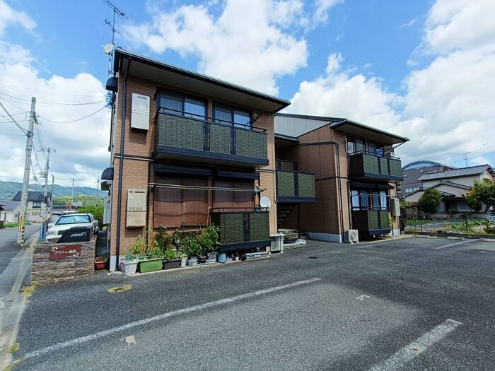 プリシェ加茂の物件外観写真