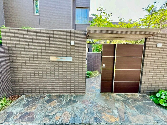 Ａｍｉｓｔａｄの物件外観写真