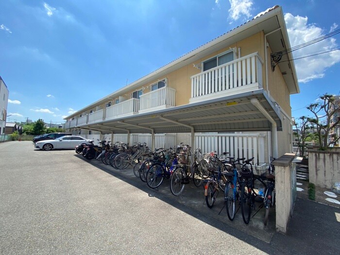 アウドムラの物件外観写真