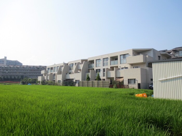 ＦＬＯＲＡＬ千里春日の物件外観写真