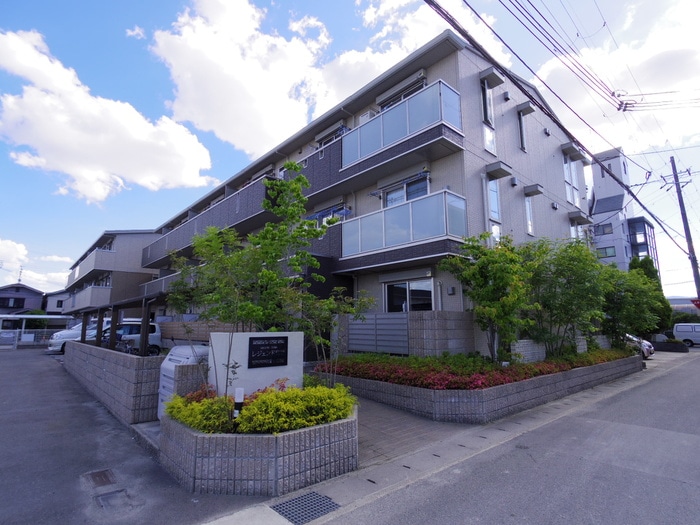 レジェンド鳥羽の物件外観写真