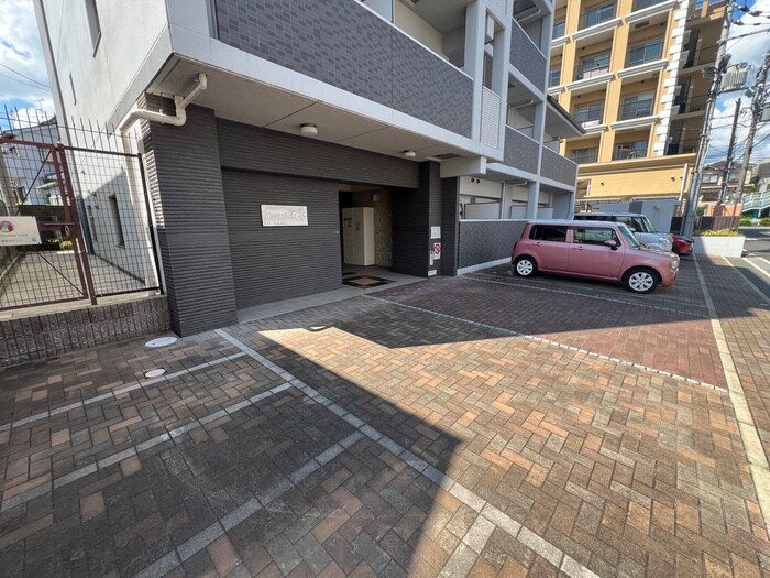 アイ・ウエスト茨木の物件外観写真