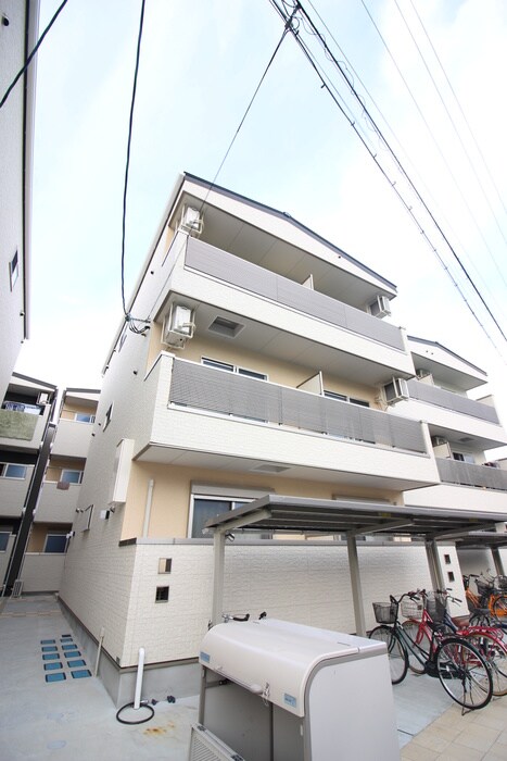 FmaisonLOREⅤ番館の物件外観写真