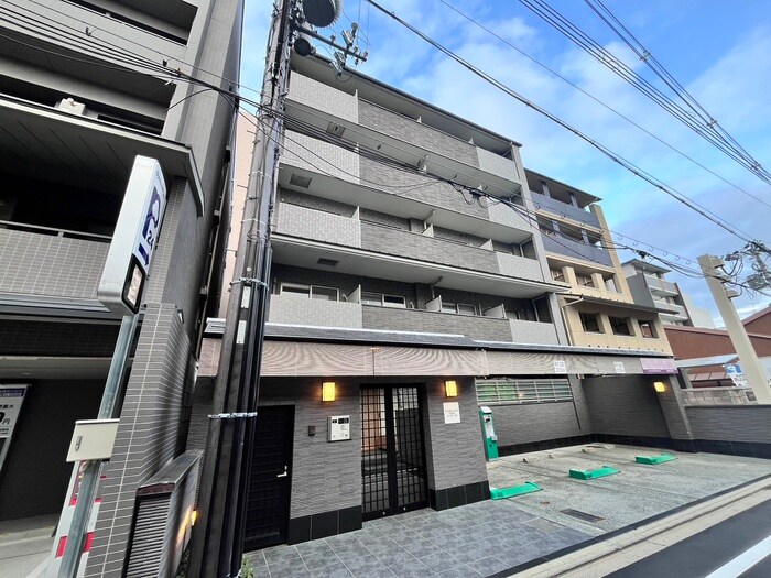 エタ－ナルコ－ト三条の物件外観写真