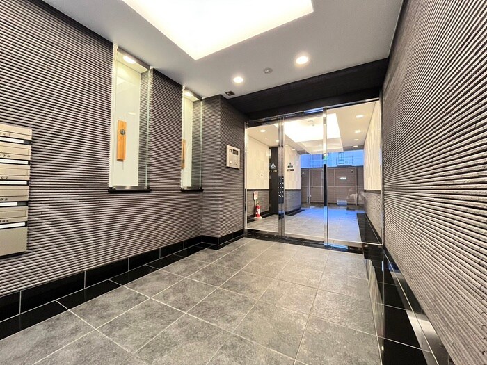 エタ－ナルコ－ト三条の物件外観写真