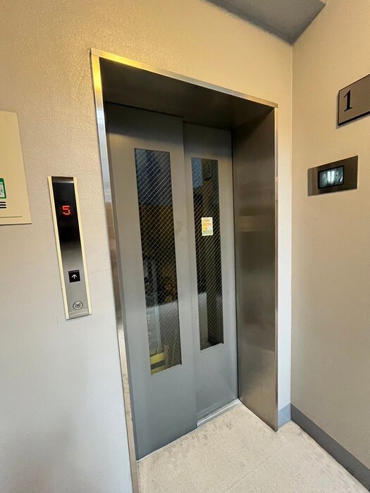 エタ－ナルコ－ト三条の物件外観写真