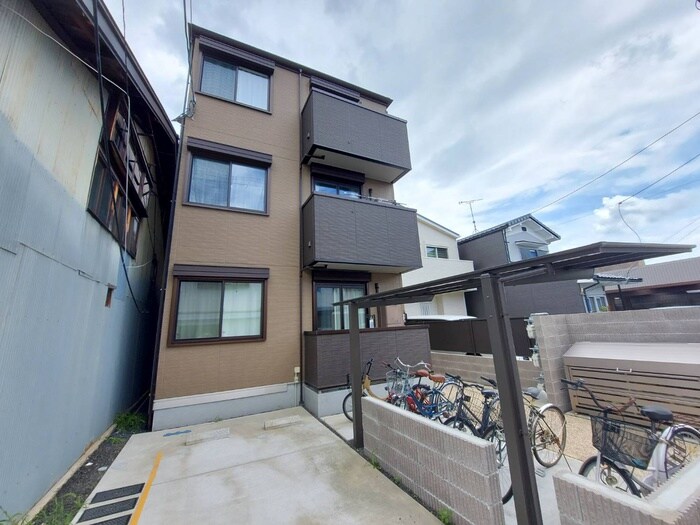 La Maison Isaの物件外観写真