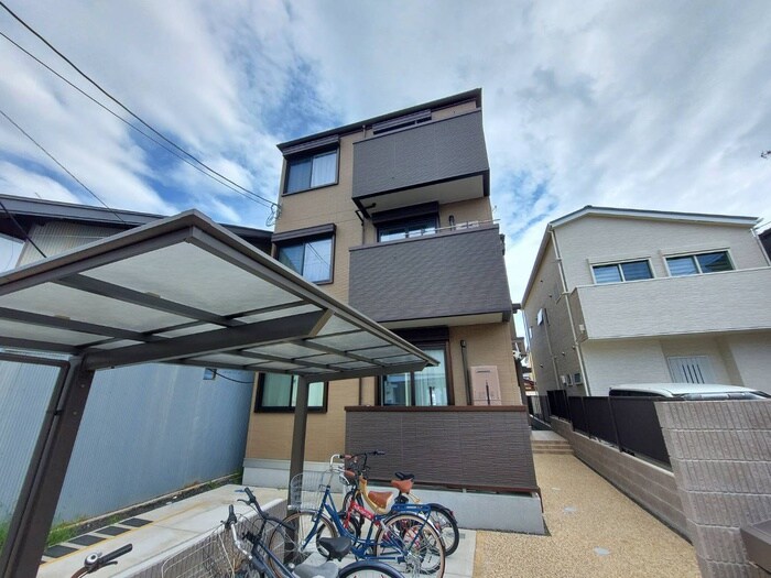 La Maison Isaの物件外観写真