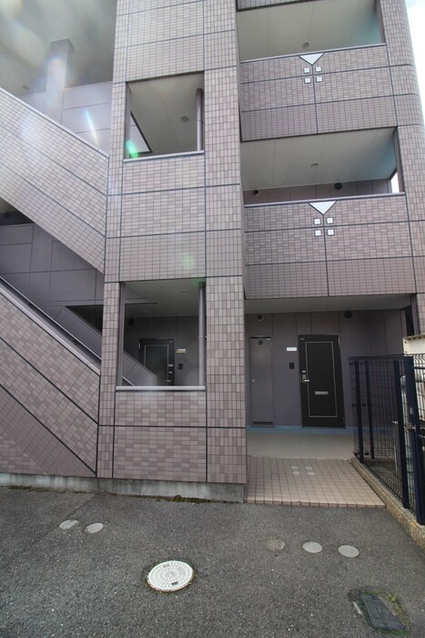 梅町マンションの物件外観写真