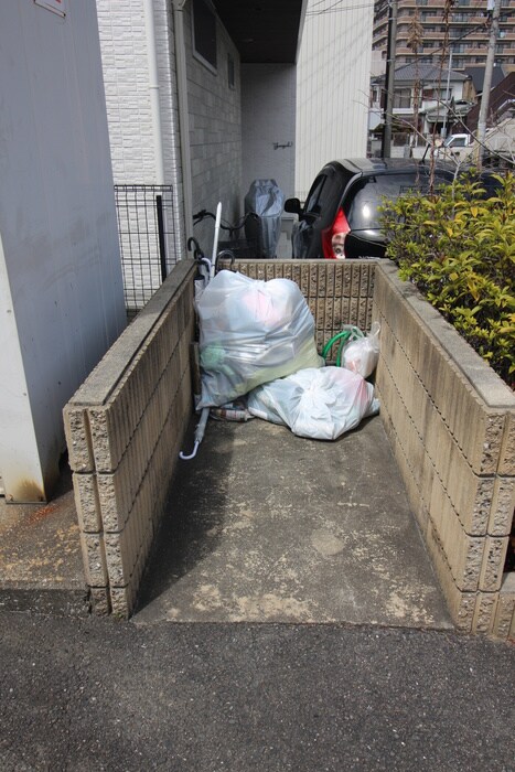 梅町マンションの物件外観写真