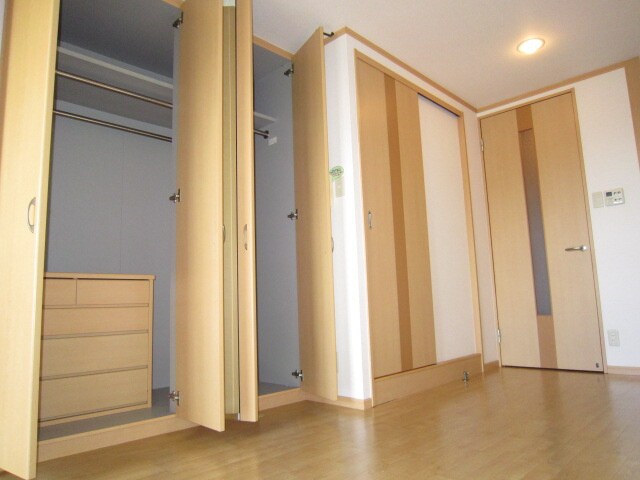 梅町マンションの物件内観写真