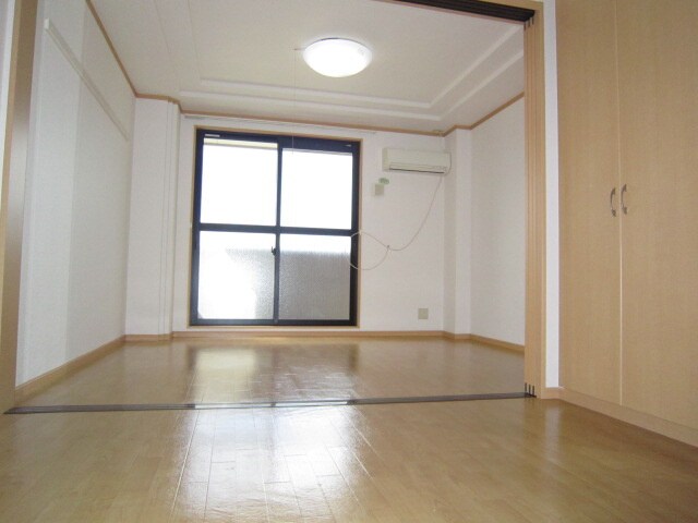 梅町マンションの物件内観写真