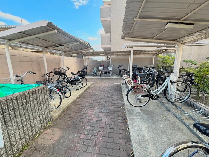 サンパティ－ク昆陽の物件外観写真