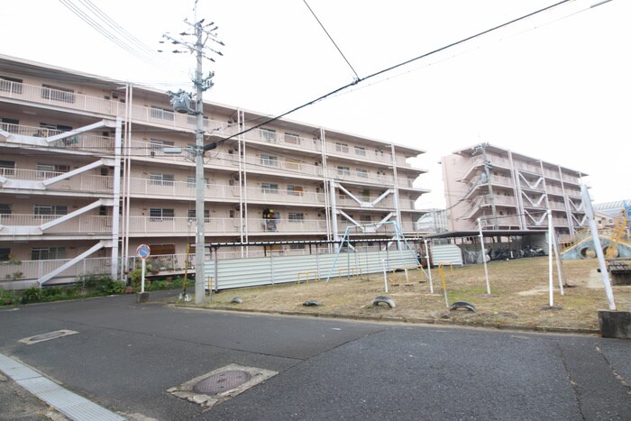 ビレッジハウス服部6号棟の物件外観写真