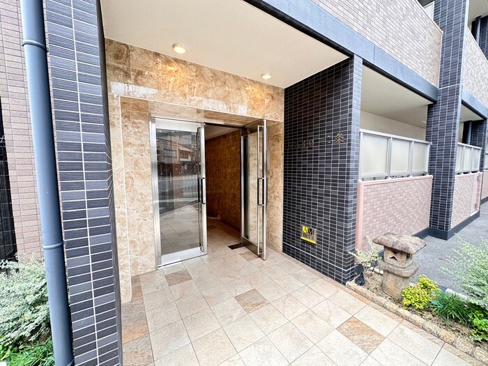 ラソ二条の物件外観写真