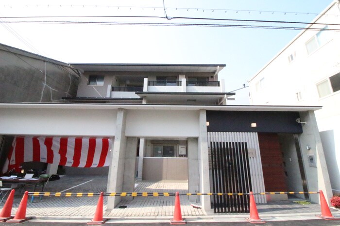 コンフォールパレ新町二条の物件外観写真