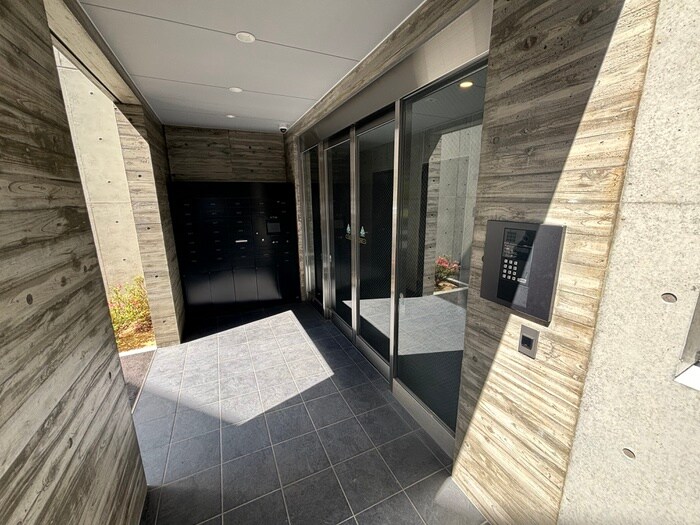 Ｔａｋａｒａｚｕｋａ　ＦＬＡＴの物件外観写真