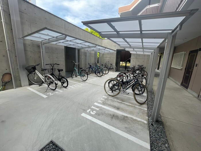 Ｔａｋａｒａｚｕｋａ　ＦＬＡＴの物件外観写真