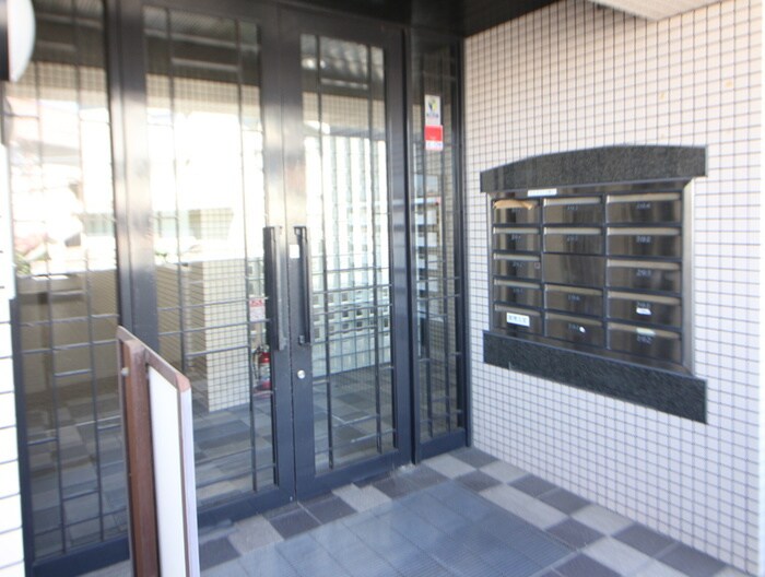 ロイヤルグレース上野東(101)の物件外観写真