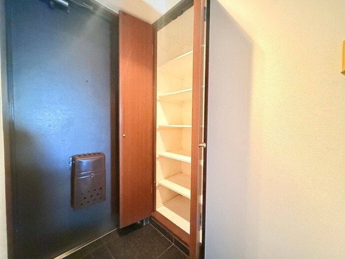 ロイヤルグレース上野東(101)の物件内観写真