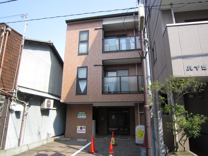 A・Mフラッツ正雀の物件外観写真