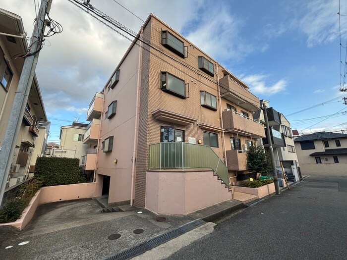 甲東イ－ストマンションの物件外観写真