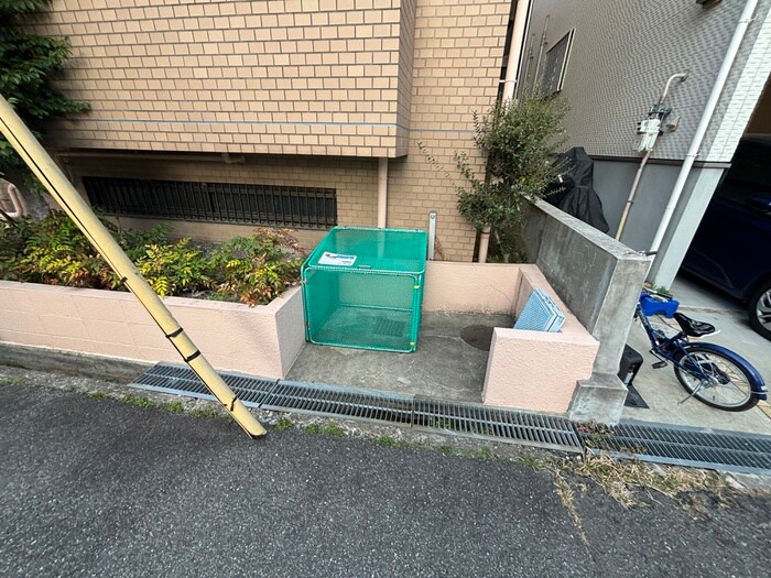 甲東イ－ストマンションの物件外観写真