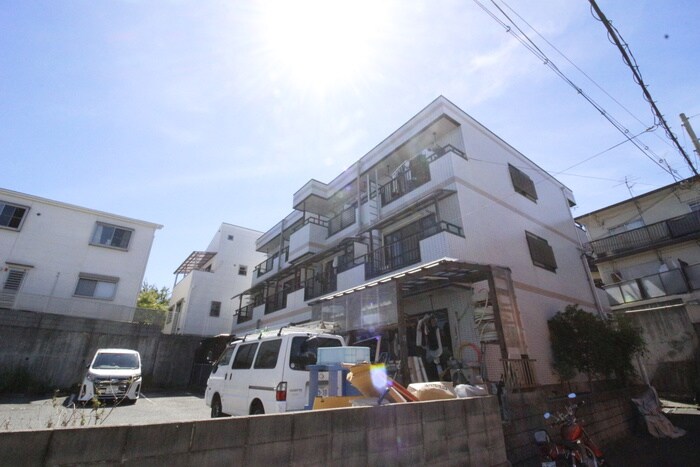 真能ハイツの物件外観写真