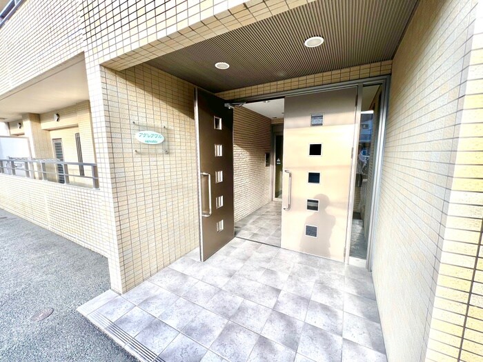 アグレアブルの物件外観写真