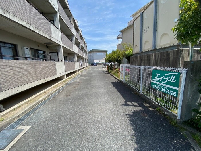 アイズ甲東の物件外観写真